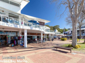 2 'Tradewinds', 110 Victoria Parade - fantastic unit with waterviews & close to the Marina